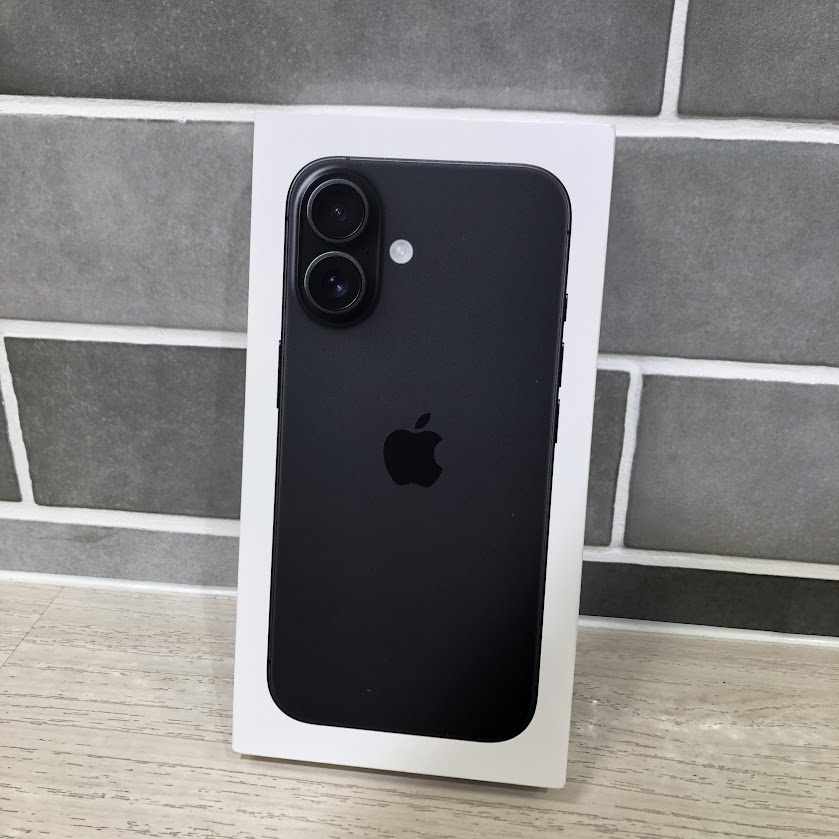 SIMロック解除(au) iPhone 16 256GB ブラック MYDW3J/A