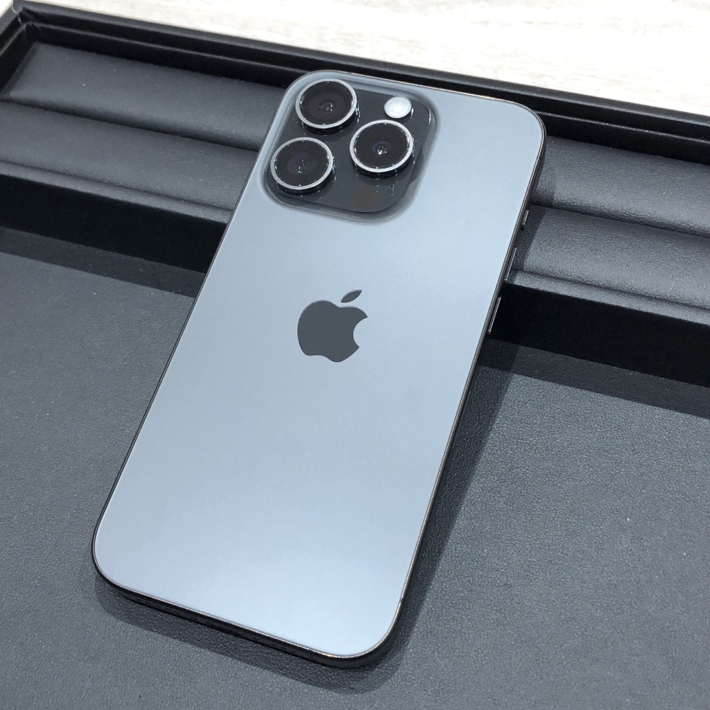 SIMロック解除(au)	iPhone15Pro 256GB ブラックチタニウム MTUC3J/A