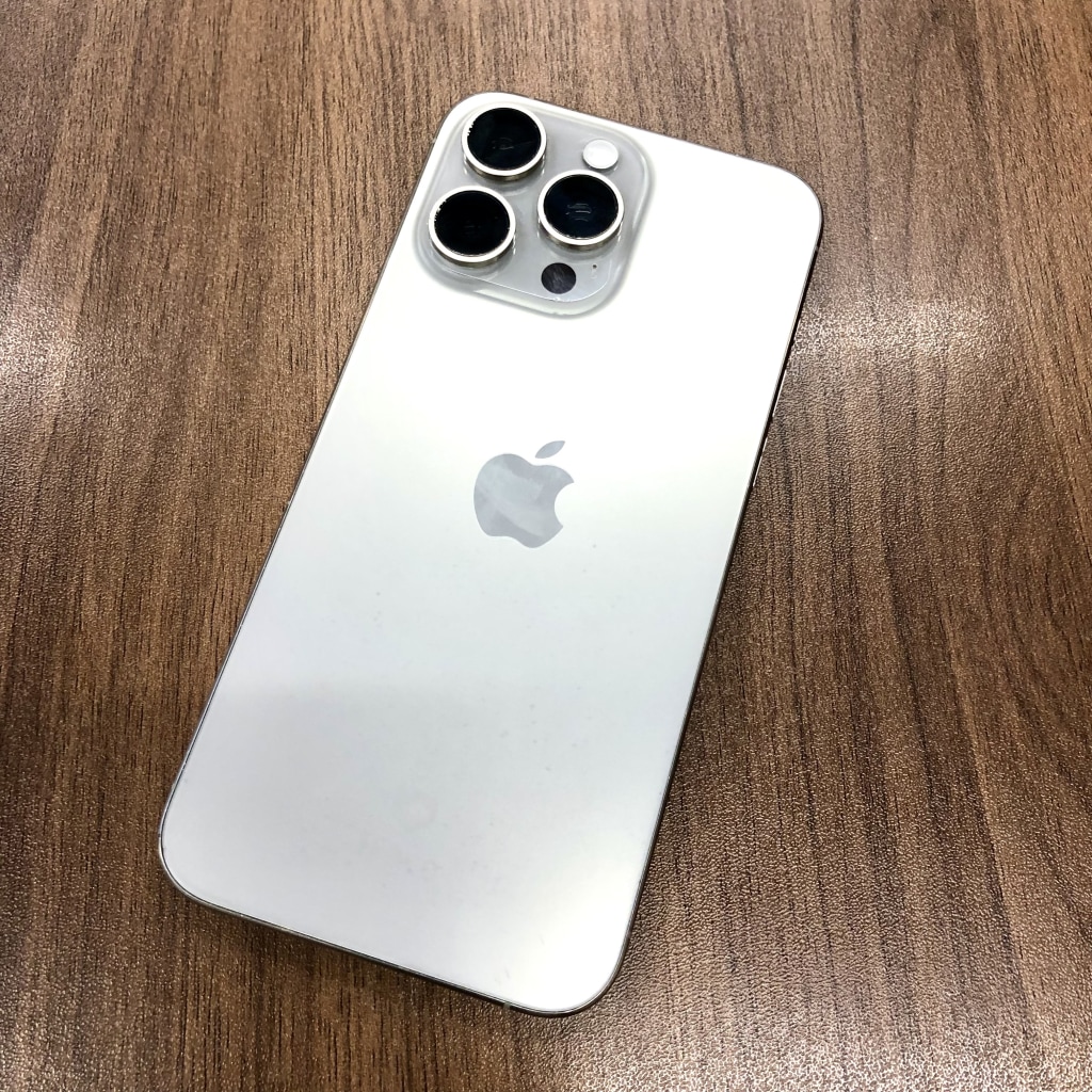 au/SIMロック解除 iPhone15ProMax 256GB ナチュラルチタニウム MU6R3J/A