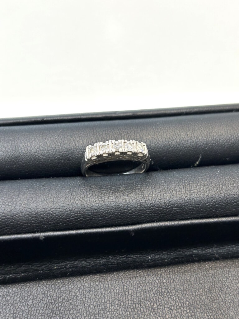 Pt900 ダイヤリング