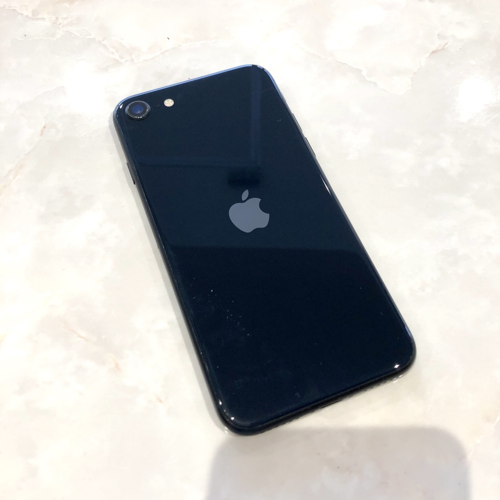 au/SIMロック解除 iPhoneSE3 64GB ミッドナイト MMYC3J/A