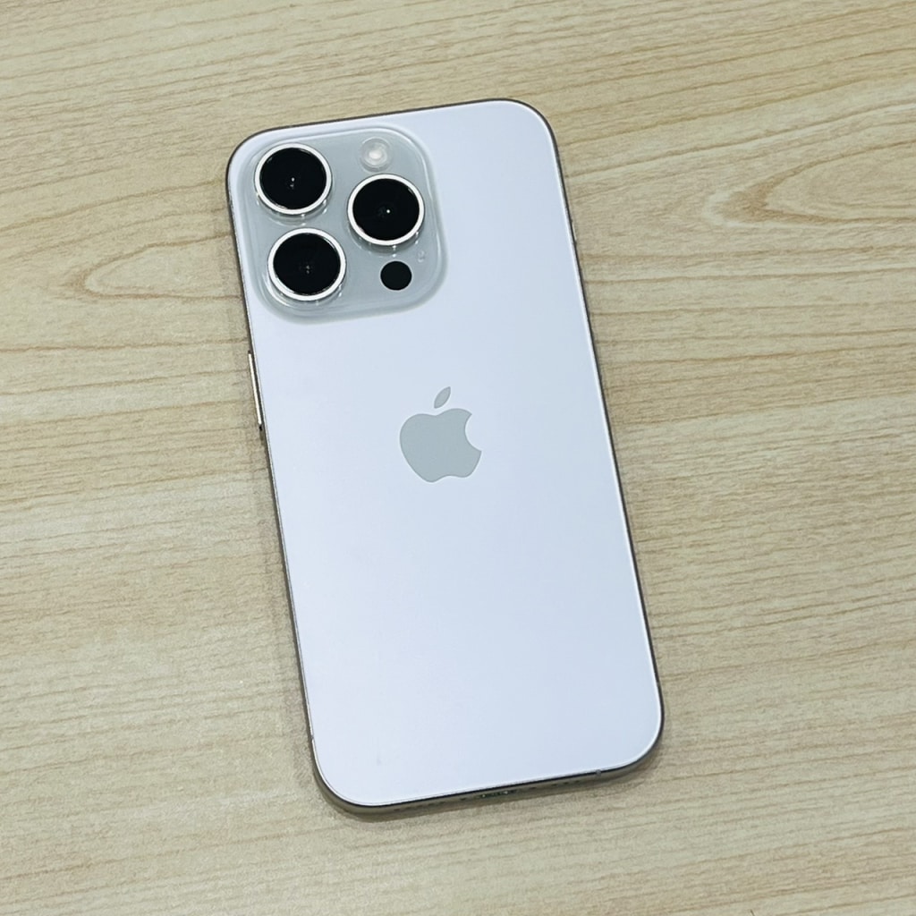 国内版SIMフリー iPhone15 Pro 512GB ホワイトチタニウム MTUJ3J/A