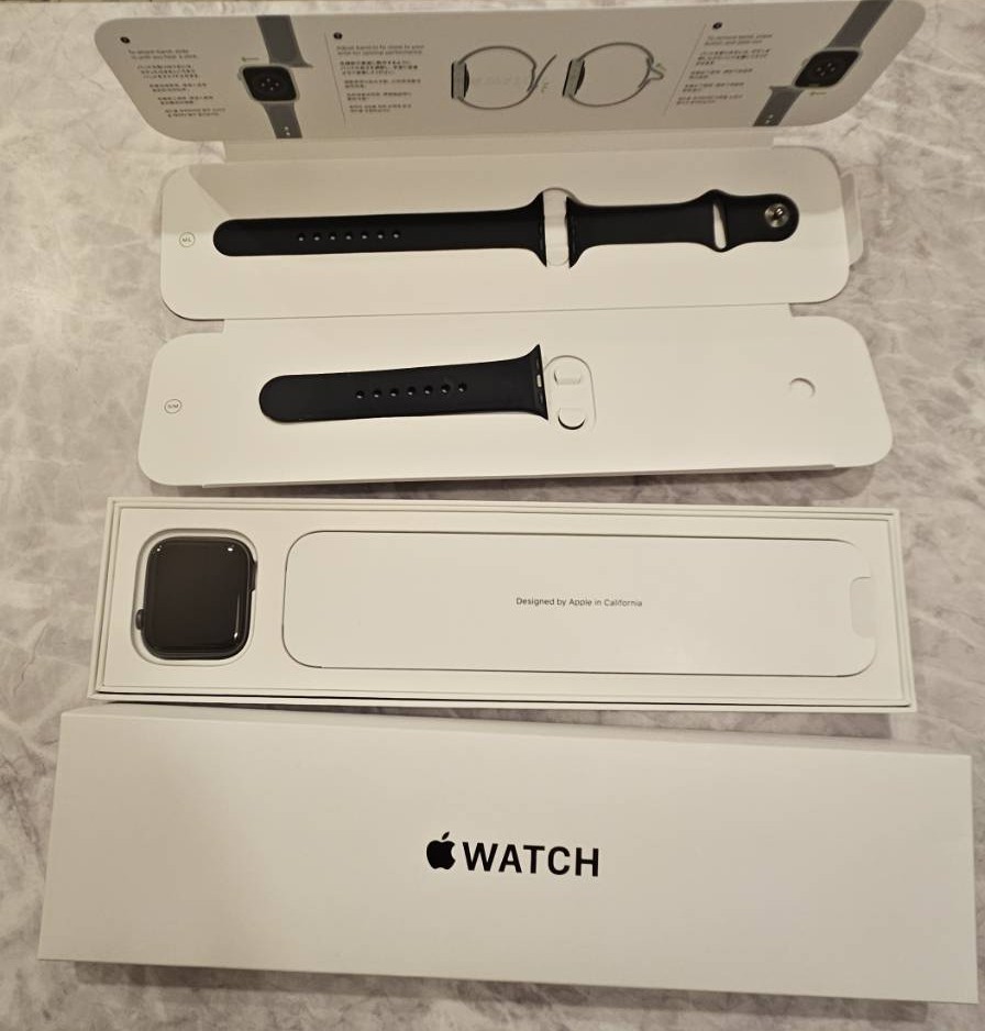 Apple Watch SE 44mm GPS スペースグレイ/スポーツバンド MKQ63J/A