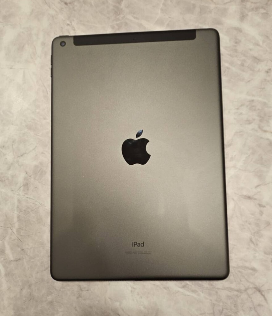 Apple iPad 第8世代 128GB スペースグレイ MYML2J/A