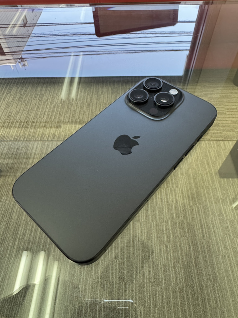 SIMロック解除(Softbank)  iPhone15Pro 256GB ブラックチタニウム MTUC3J/A