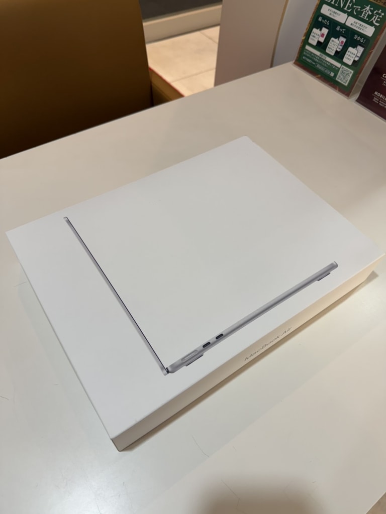 MacBook Air 13インチ 2025 M4 16GB 256GB MW0W3J/A A3240