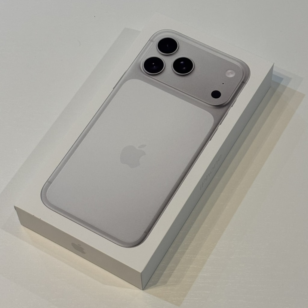 Apple iPhone17 Pro Max 256GB シルバー MFY84J/A