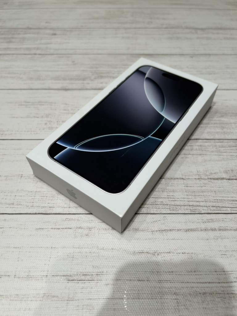 SIMロック解除(au)iPhone16ProMax 512GB ホワイト MYWM3J/A
