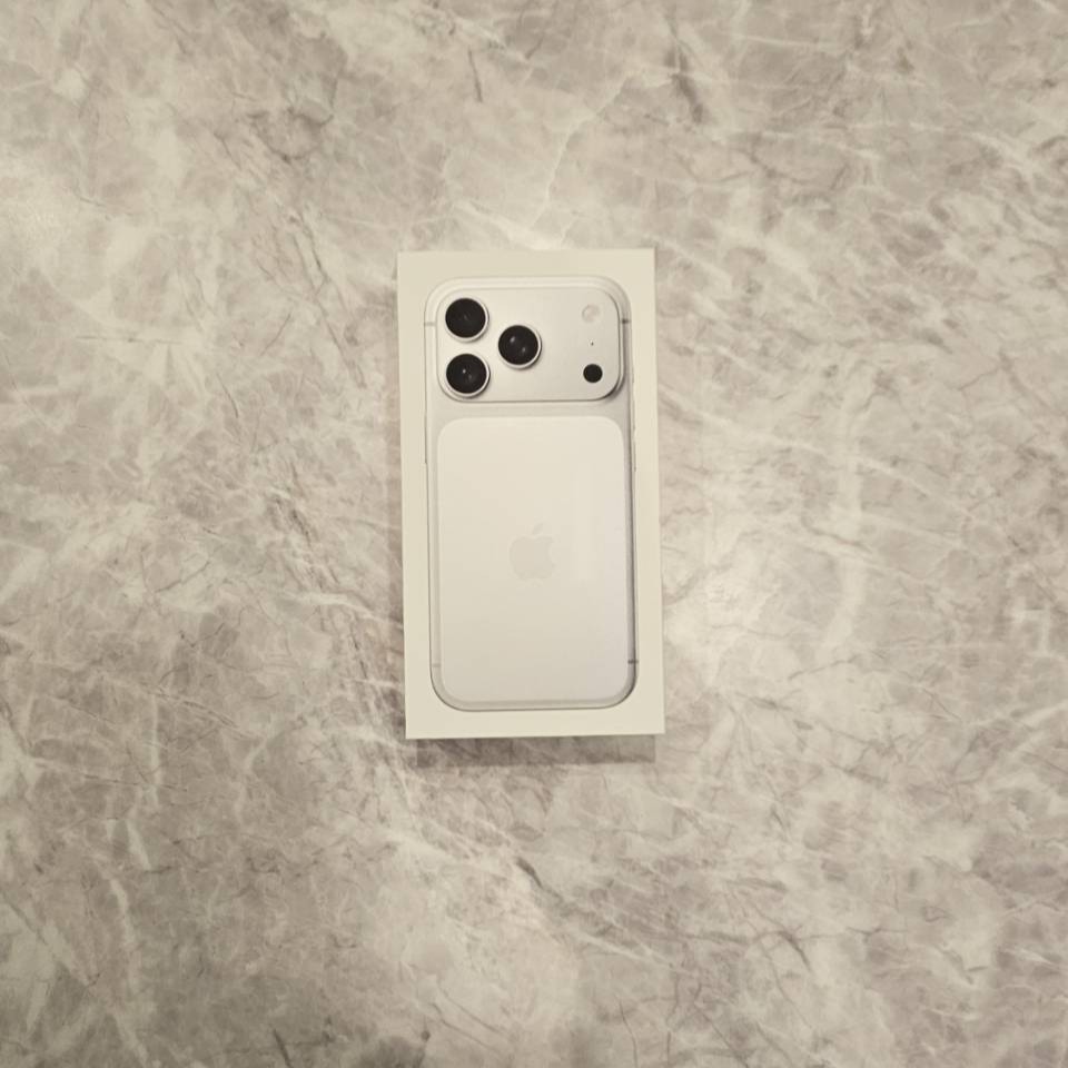 SIMロック解除(Softbank) iPhone17Pro 1TB シルバー MG8D4J/A