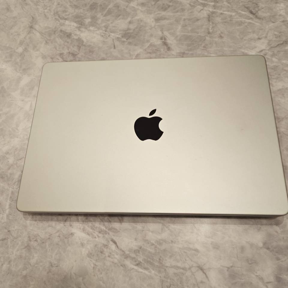 Macbook Pro 2021 M1 Pro チップ 14インチ 16GB 1TB