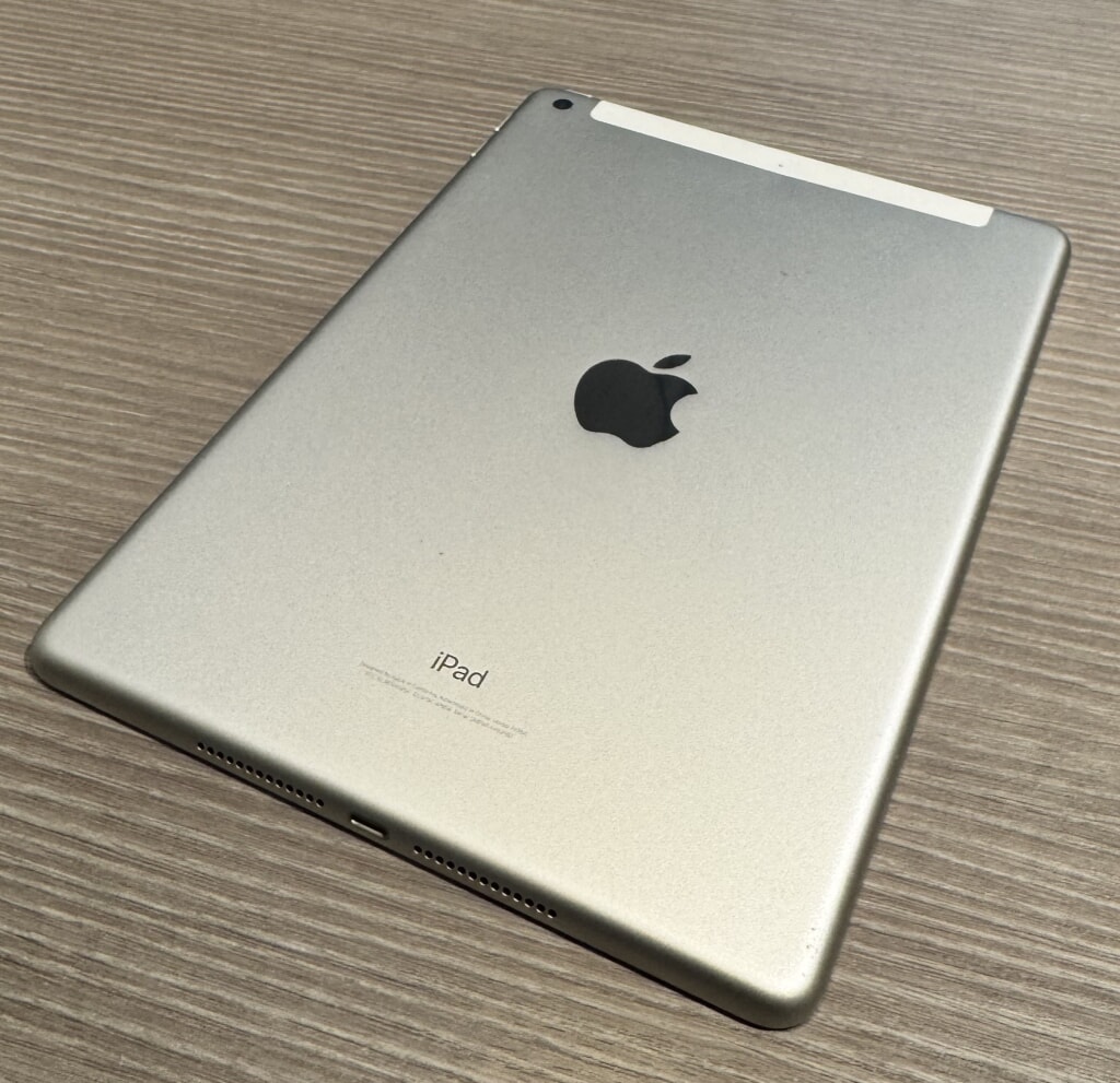 SIMロック解除/au iPad 第6世代 32GB シルバー MR6P2J/A