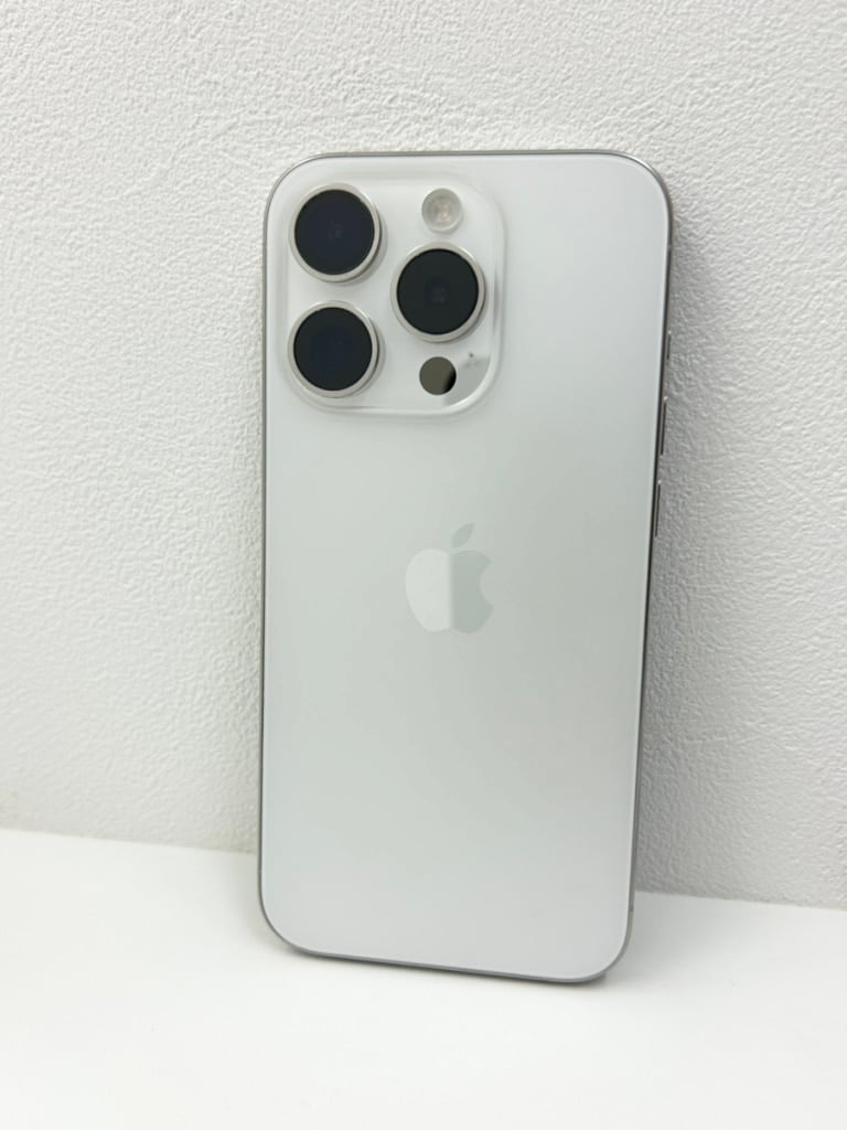 SIMロック解除(docomo) iPhone15Pro 256GB ホワイトチタニウム MTUD3J/A