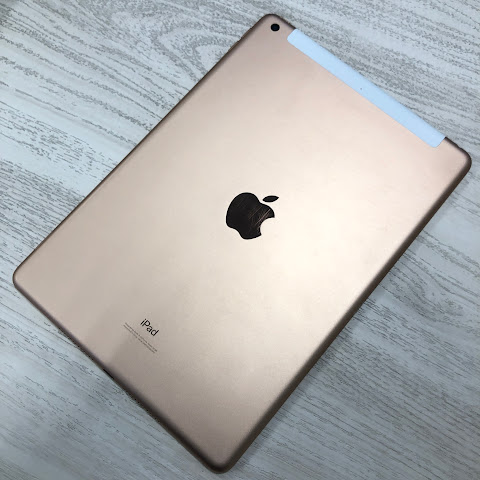 au iPad 第7世代 32GB ゴールド MW6D2J/A