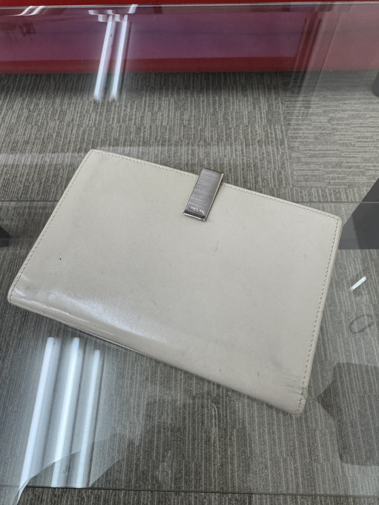 プラダ  三つ折り財布