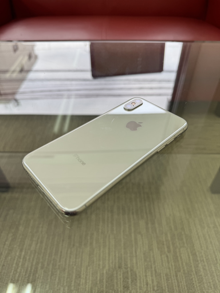SIMロック解除(au)iPhoneXS 256GB シルバー MTE12J/A