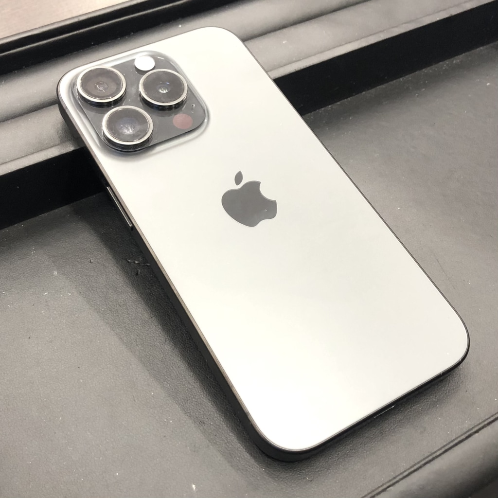 SIMロック解除(Softbank) iPhone15Pro 256GB ブラックチタニウム MTUC3J/A