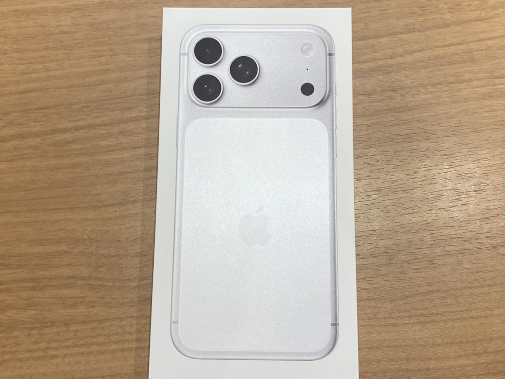 SIMロック解除(au) iPhone17proMax 512GB シルバー MFYC4J/A