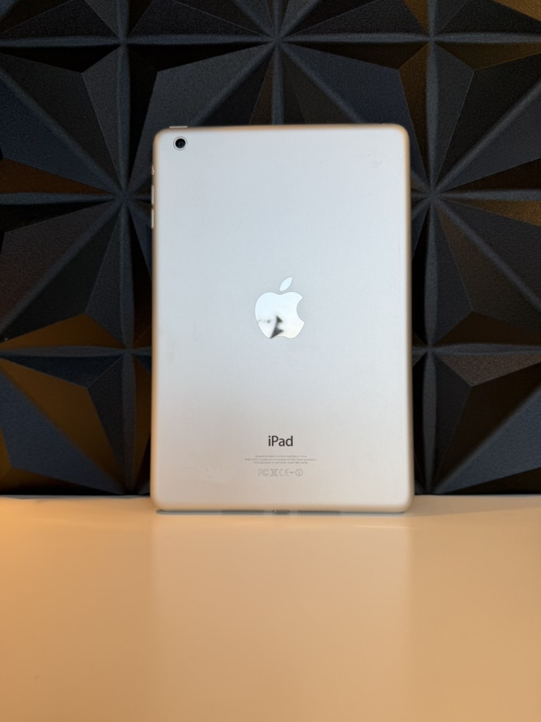 iPadmini 第1世代 Wi-Fiモデル 16GB ホワイト&シルバー MD531J/A