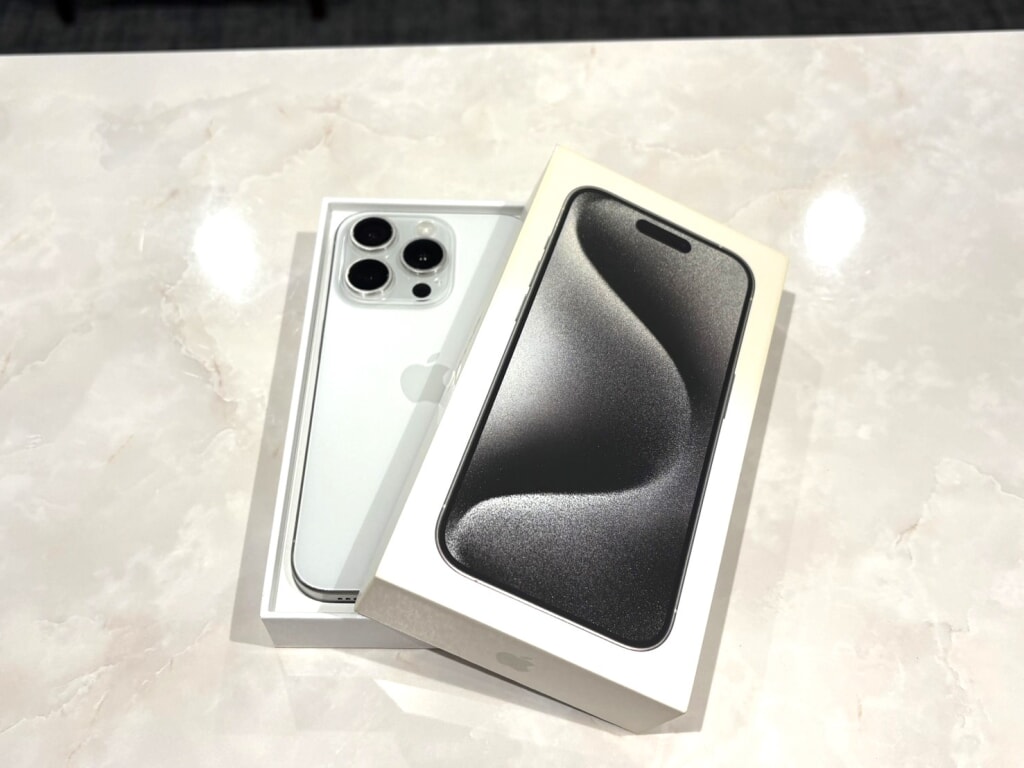 SIMロック解除(softbank)iPhone15Pro 128GB ホワイトチタニウム MTU83J/A