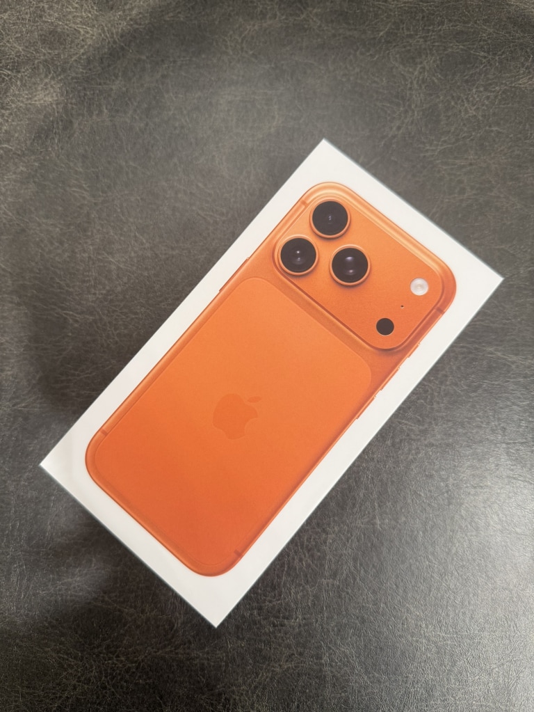 Apple iPhone17Pro 1TB コズミックオレンジ MG8E4J/A