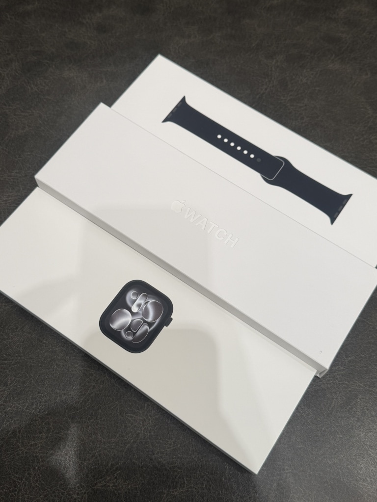 Apple Watch Series 11 GPS 46mm ジェットブラックアルミニウムケース ブラックスポーツバンド M/L MEUX4J/A