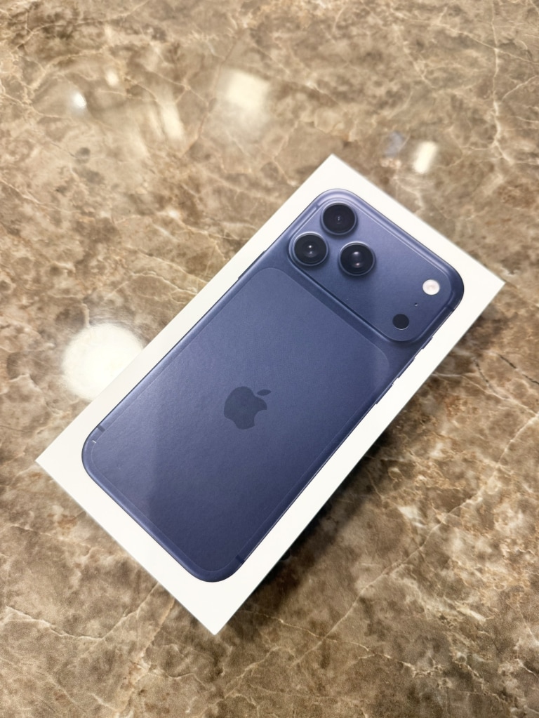 Apple iPhone17 Pro Max 256GB ディープブルー MFYA4J/A