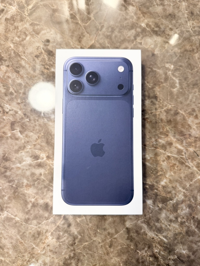 Apple iPhone17 Pro Max 256GB ディープブルー MFYA4J/A