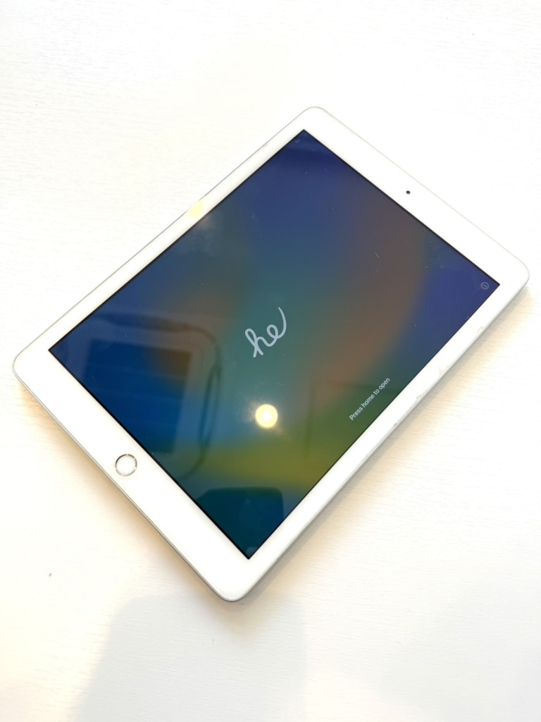 iPad 第5世代 32GB 海外モデル M2G2CH/A