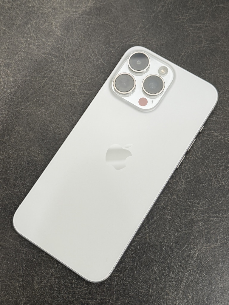Apple iPhone15 Pro Max 256GB ホワイトチタニウム MU6Q3J/A