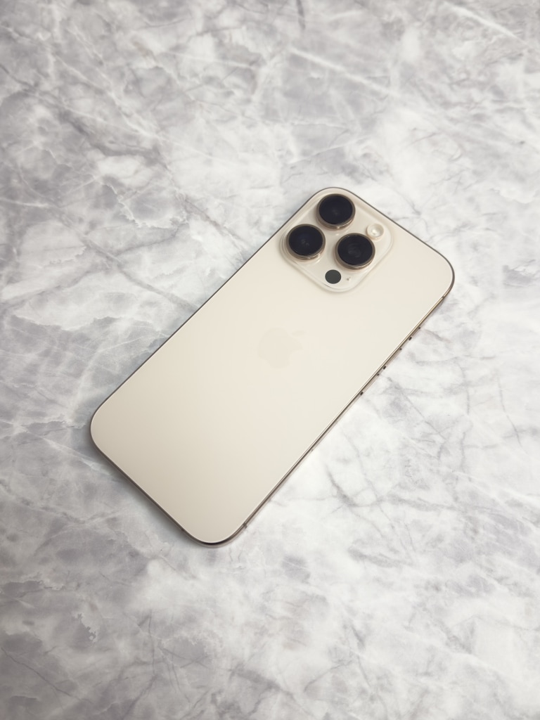 Apple iPhone16Pro 256GB デザートチタニウム MYN23J/A