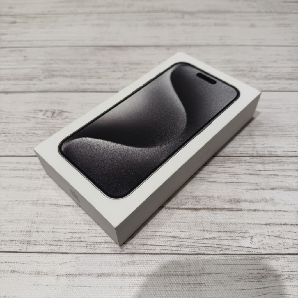 SIMロック解除(au)iPhone15Pro 256GB ホワイトチタニウム MTUD3J/A