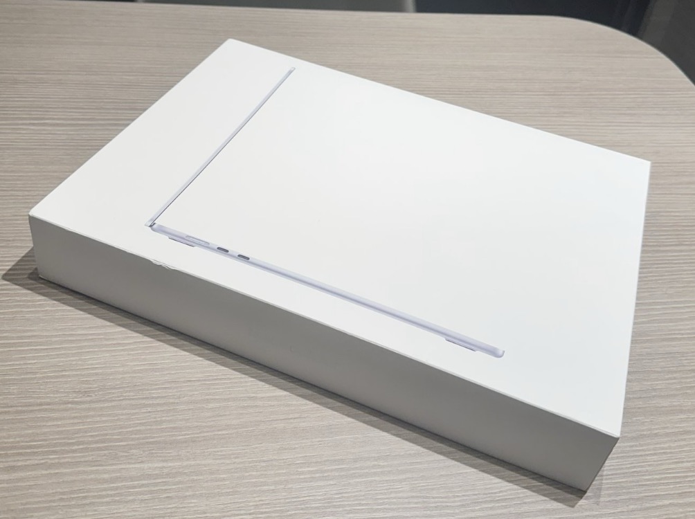 MacBook Air 15.3インチ M4 24GB 512GB MC7D4J/A スカイブルー