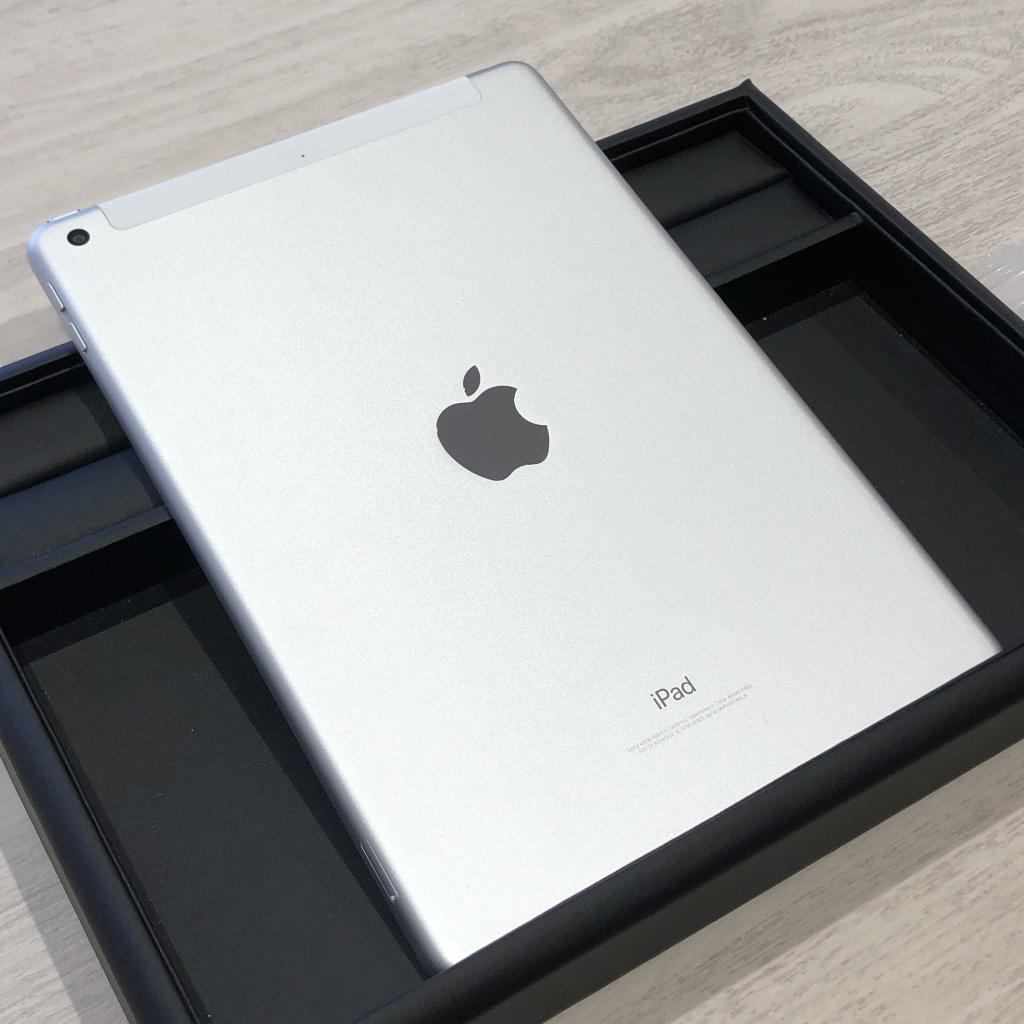 SIMロック解除(au)	iPad 第5世代/2017 Cellular 32GB シルバー MP1L2J/A