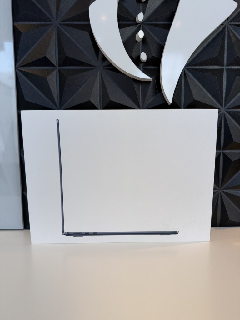 Macbook Air 13インチ M4 2025 メモリ16GB SSD256GB MW123J/A