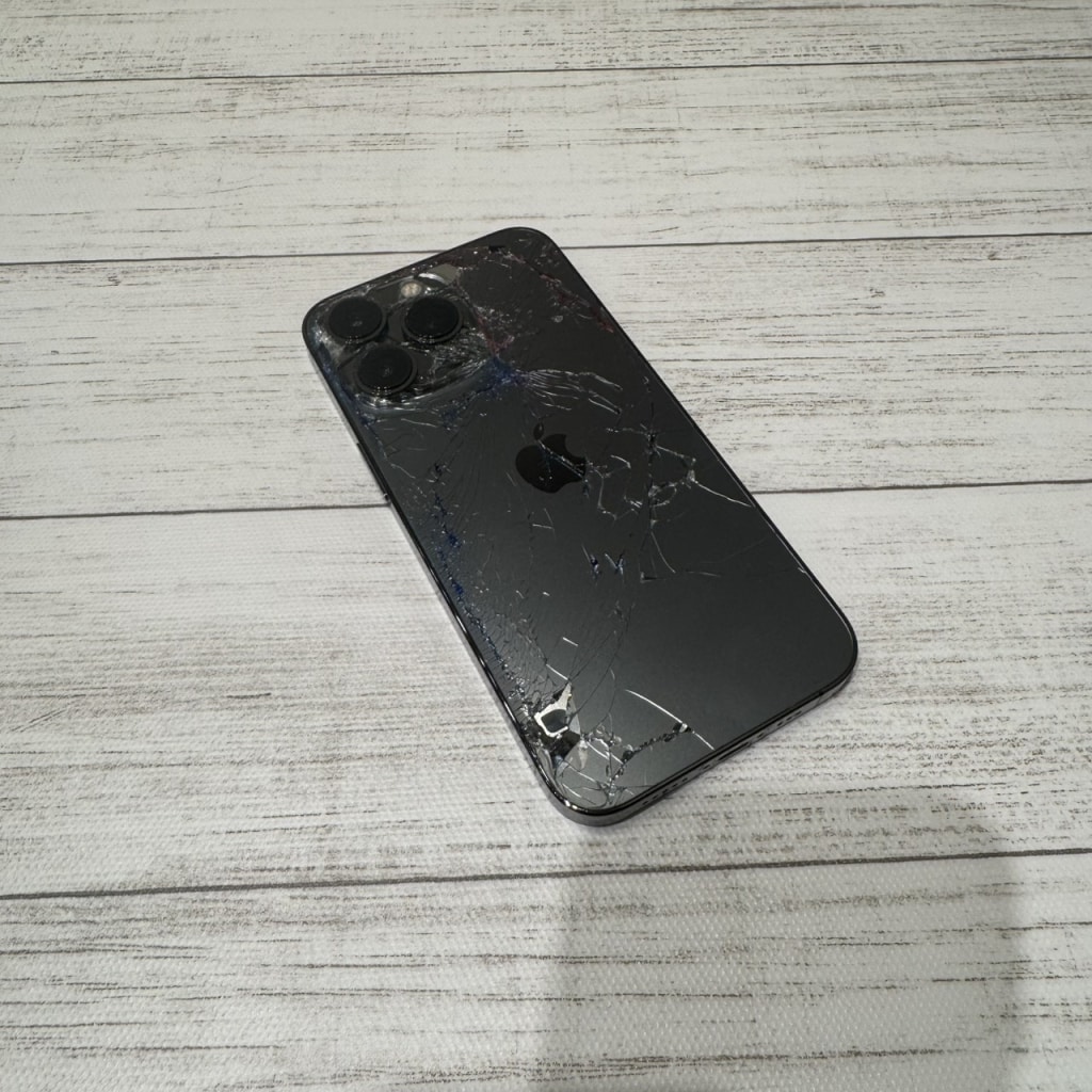 SIMロック解除(au)iPhone13 Pro 256GB グラファイト MLUN3J/A