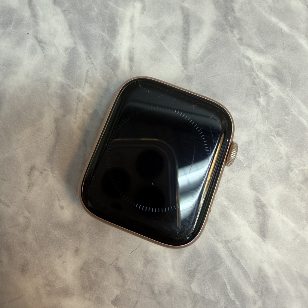 AppleWatch series6 44mm GPS ゴールドアルミニウム M02E3J/A