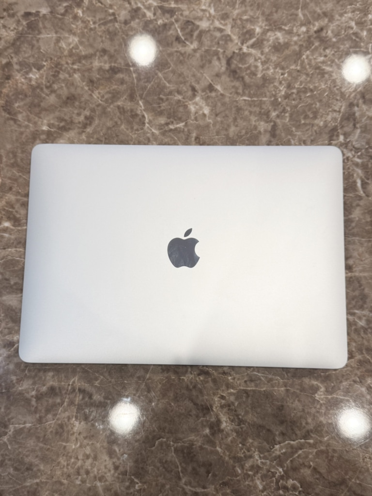 Apple Macbook Air 13.3インチ 2020年モデル/スペースグレイ/M1チップ/8GB/SSD256GB