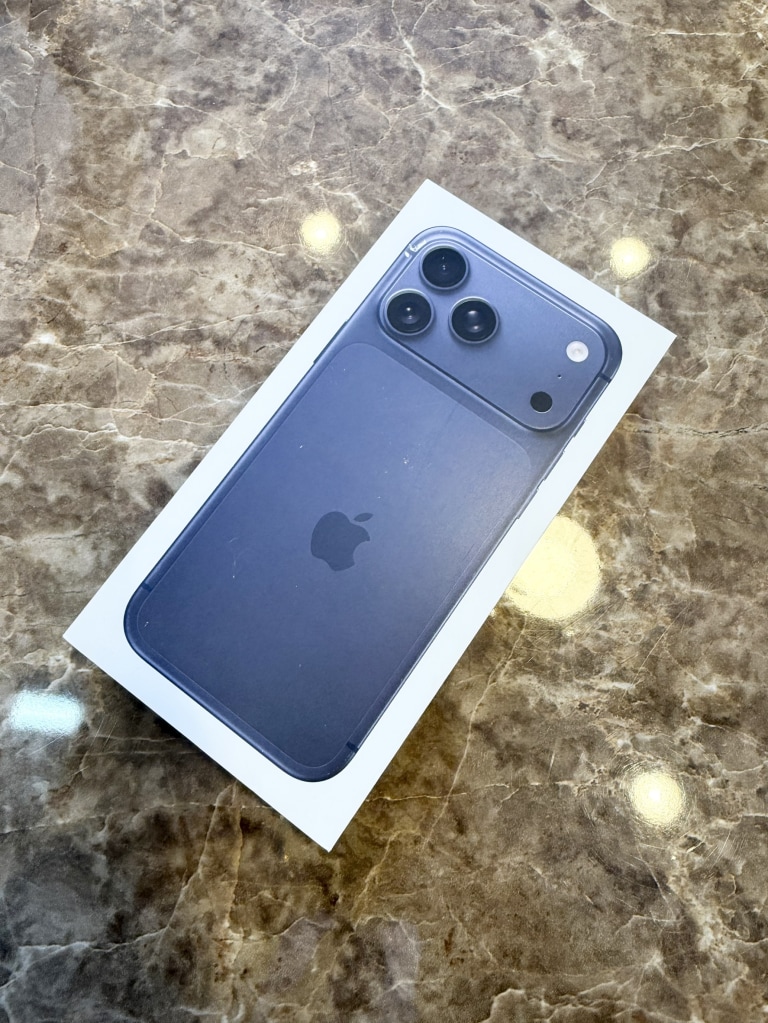 Apple iPhone17ProMax 256GB ディープブルー MFYA4J/A
