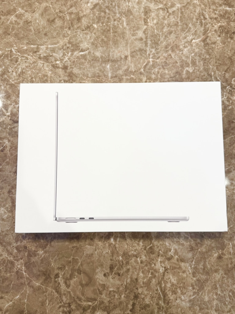 Apple MacBook Air 13インチ 2025 M4 16GB 256GB MW0W3J/A A3240