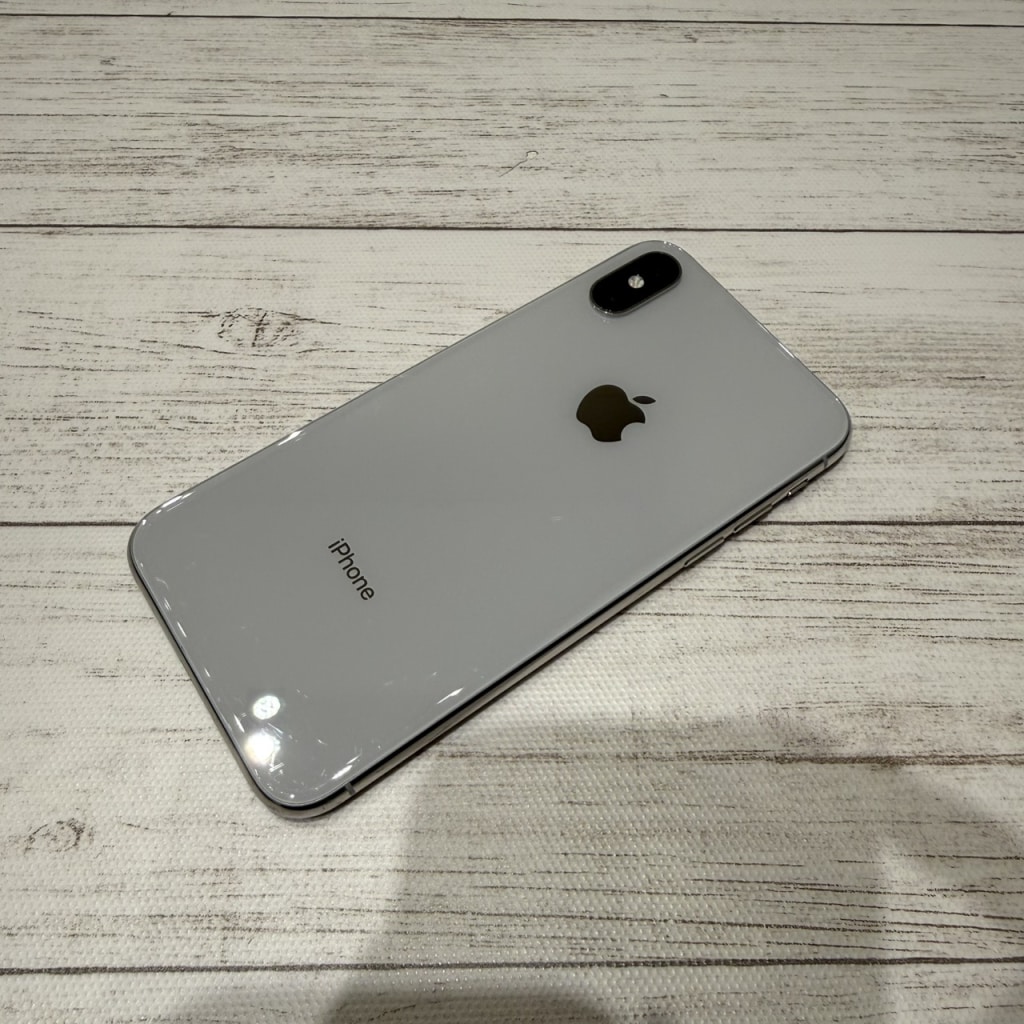 SIMロック解除(au)iPhone15Pro 256GB ホワイトチタニウム MTUD3J/A