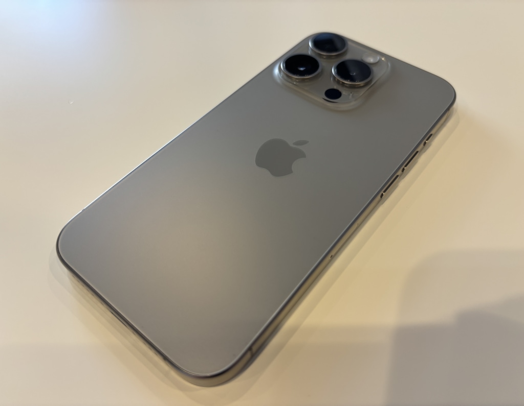 SIMロック解除(docomo)iPhone15Pro 1TB ナチュラルチタニウム MTUT3J/A