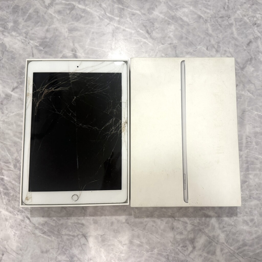 iPad 第6世代 32GB シルバー MR6P2J/A