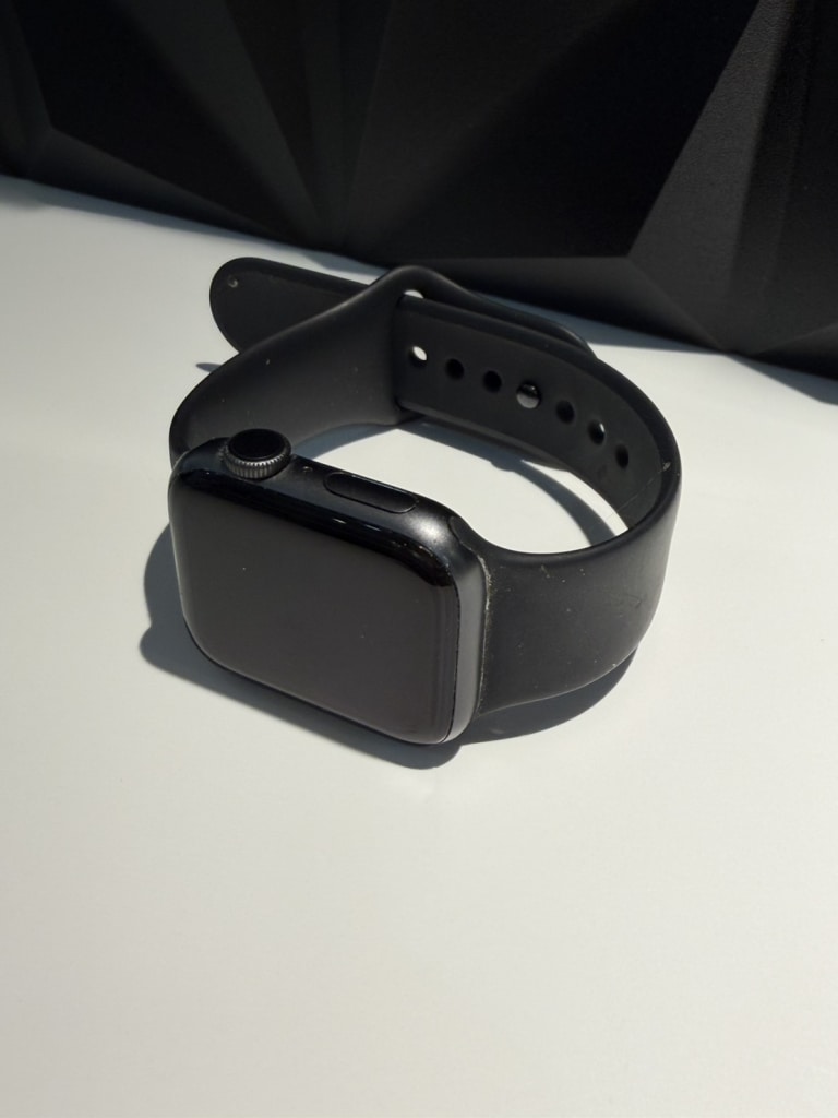 Apple Watch Series 4 GPSモデル 40mm MU662J/A スペースグレイ/ブラックスポーツバンド