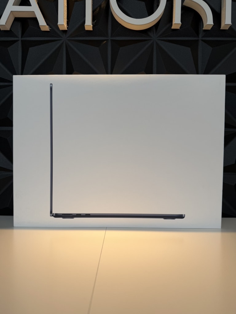 Macbook Air 13インチ M4 2025 メモリ16GB SSD256GB MW123J/A