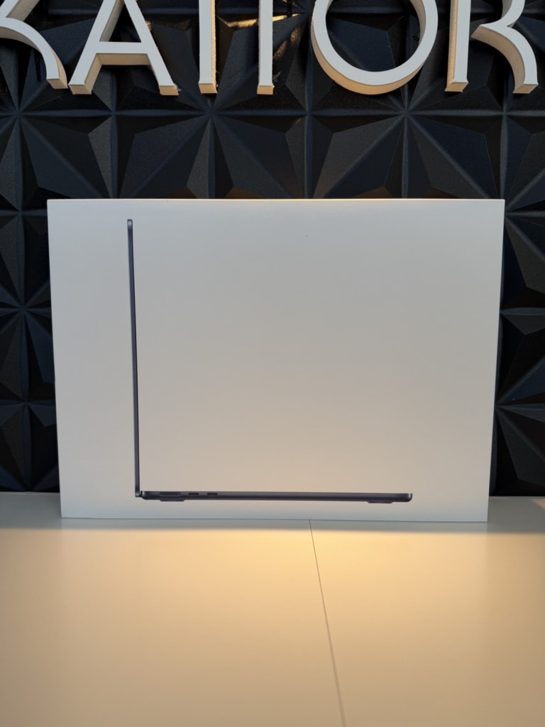Macbook Air 13.6インチ M4チップ 16GB/512GB MY133J/A