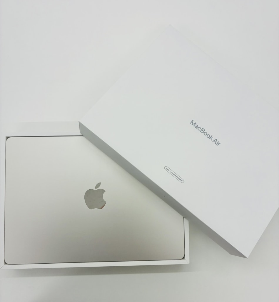 Apple MacBook Air 13インチ 2025 M4 24GB 256GB A3240