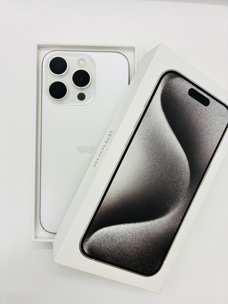 SIMロック解除(Softbank) iPhone15Pro 256GB ホワイトチタニウム MTUD3J/A