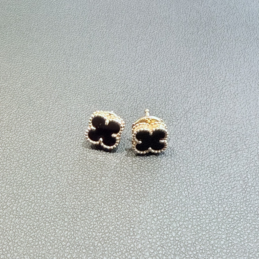 ヴァンクリーフ＆アーペル スウィート アルハンブラ ピアス オニキス