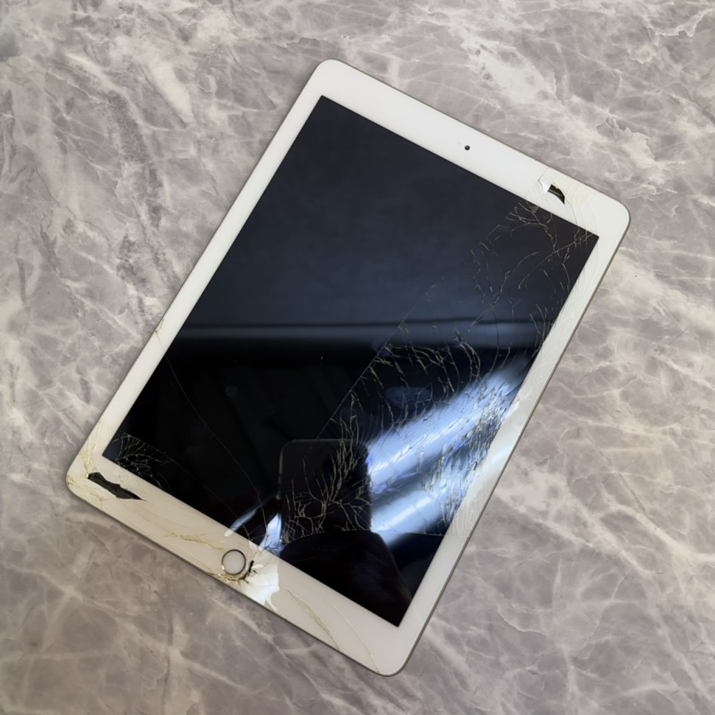 iPad（第5世代/2017） Wi-Fiモデル 128GB ゴールド MPGW2J/A