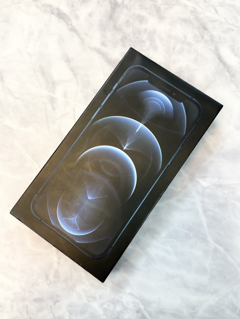 Apple iPhone 15 Pro 256GB ブルーチタニウム NTUG3J/A